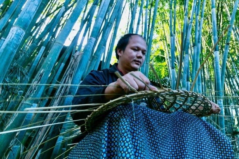 Nung An ethnic people preserve unique craft of making conical hats