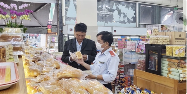 Strict sanctions for smuggling, trade fraud, counterfeit goods during Tet