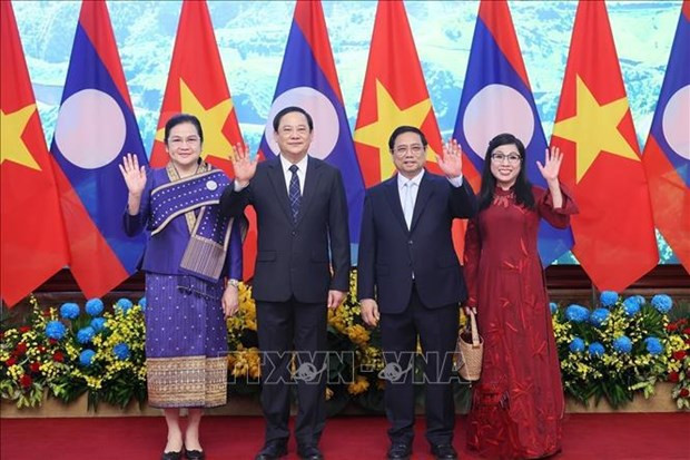 Vietnamese, Lao Prime Ministers hold talks hinh anh 1