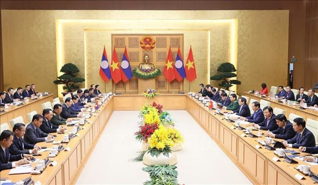 Vietnamese, Lao Prime Ministers hold talks in Hanoi