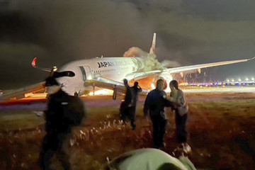 Vụ cháy phi cơ ở Nhật Bản: Phi công máy bay tuần duyên không nghe được tín hiệu