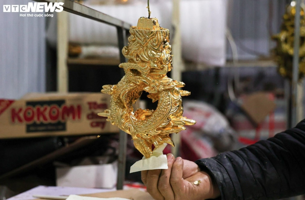 24k gold-plated dragon sculpture for lunar new year decoration picture 9