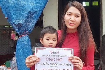 Trao hơn 117 triệu đồng đến bé Nguyễn Ngọc Như Yến bị bệnh ung thư máu