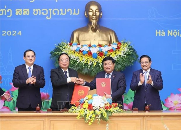 Vietnam, Laos agree on major cooperation orientations for 2024 hinh anh 1