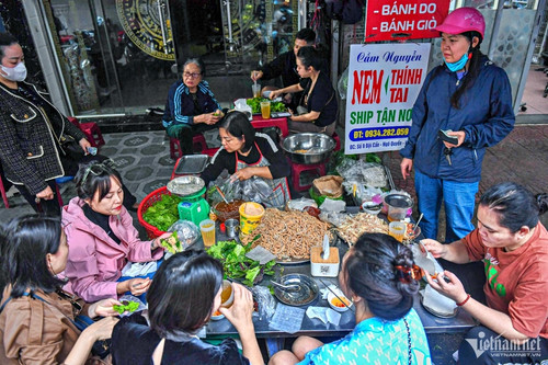 Cầm 100.000 đồng 'ăn sập' khu chợ ẩm thực Lương Văn Can nổi tiếng đất Cảng