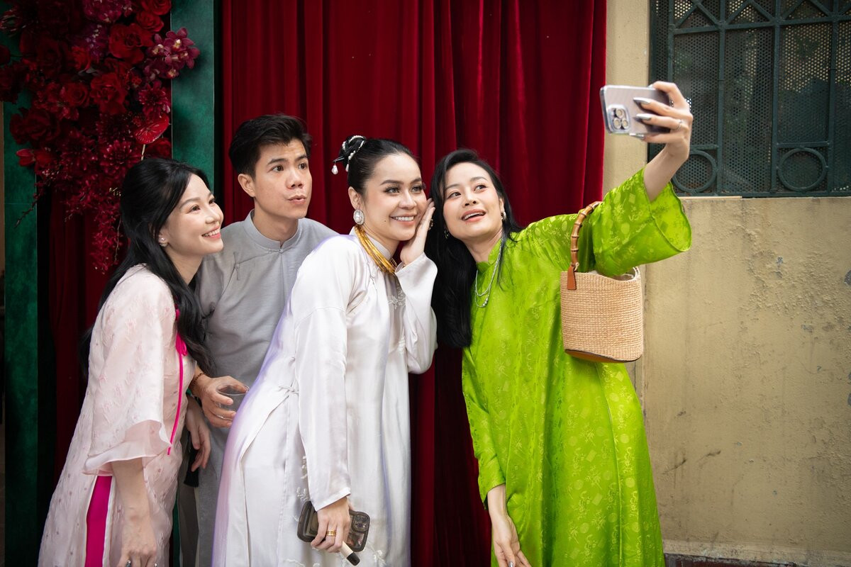 dinh manh ninh va mc phi linh.jpg