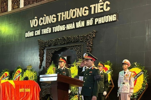 Lễ tang Thiếu tướng, nhà văn Hồ Phương được tổ chức theo nghi thức quân đội