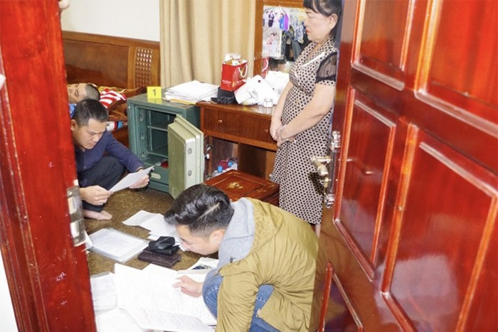 Lộ 'bà trùm' tín dụng đen sau khi phá đường dây làm sổ đỏ giả ở Hòa Bình