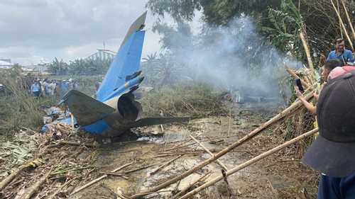Military aircraft crashes in Quang Nam Province, pilot safely escapes