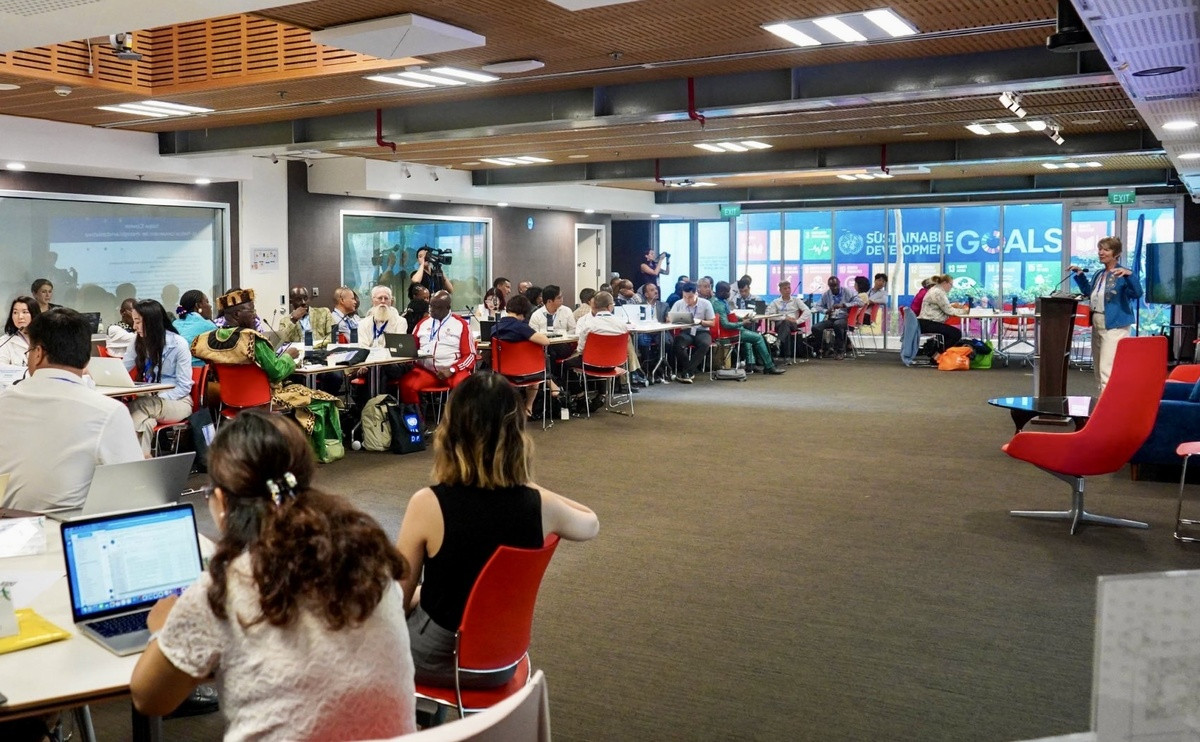 tin 1 doi thoai 3 ben ve da dang sinh hoc.jpg