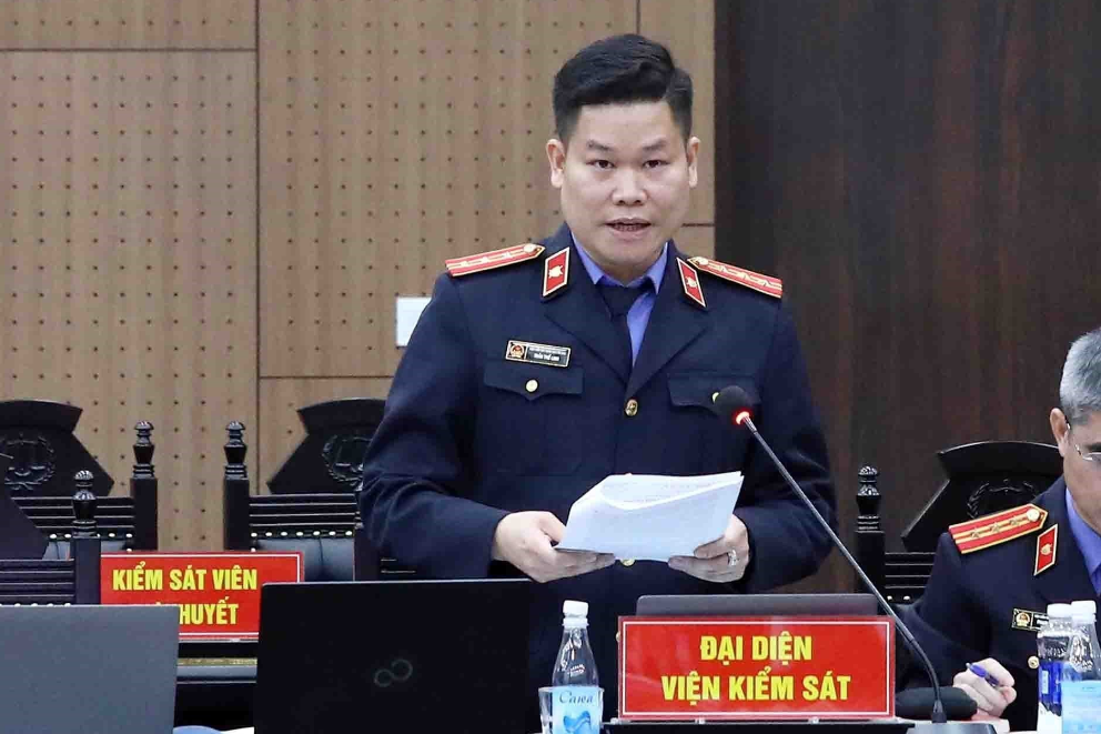 Xét xử vụ Việt Á: Đại diện VKS nhắc đến tin nhắn ‘đếm tiền mòn vân tay’