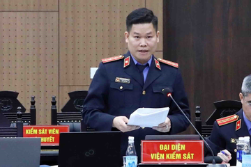 Xét xử vụ Việt Á: Đại diện VKS nhắc đến tin nhắn ‘đếm tiền mòn vân tay’