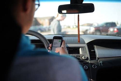 Google Android hỗ trợ người lái xe trả lời tin nhắn bằng AI