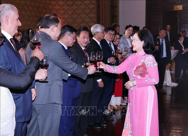 HCM City leaders meet with representatives of foreign diplomatic corps, organisations hinh anh 1