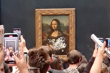 Kiếp nạn của 'nàng Mona Lisa': Bị phun sơn, bôi bánh kem, ném đá, hất súp