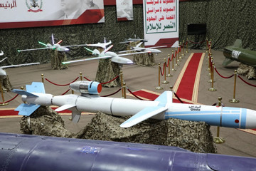 Mỹ phá hủy bãi phóng UAV của Houthi, Iran rút sĩ quan khỏi Syria