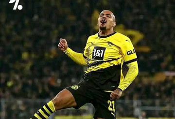 Dortmund thắng tưng bừng, bám đuổi top 4