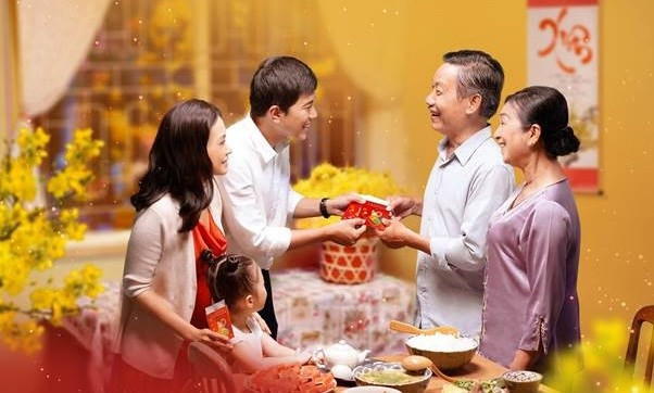 Lucky money giveaway - an exchange of best New Year wishes hinh anh 1