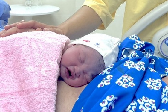 Những em bé 'rồng vàng' đầu tiên của năm mới Giáp Thìn