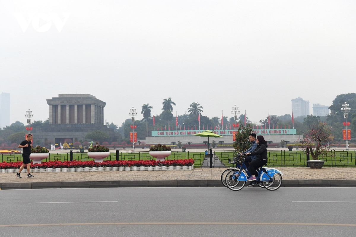 tranquil streets of hanoi on first day of tet picture 1