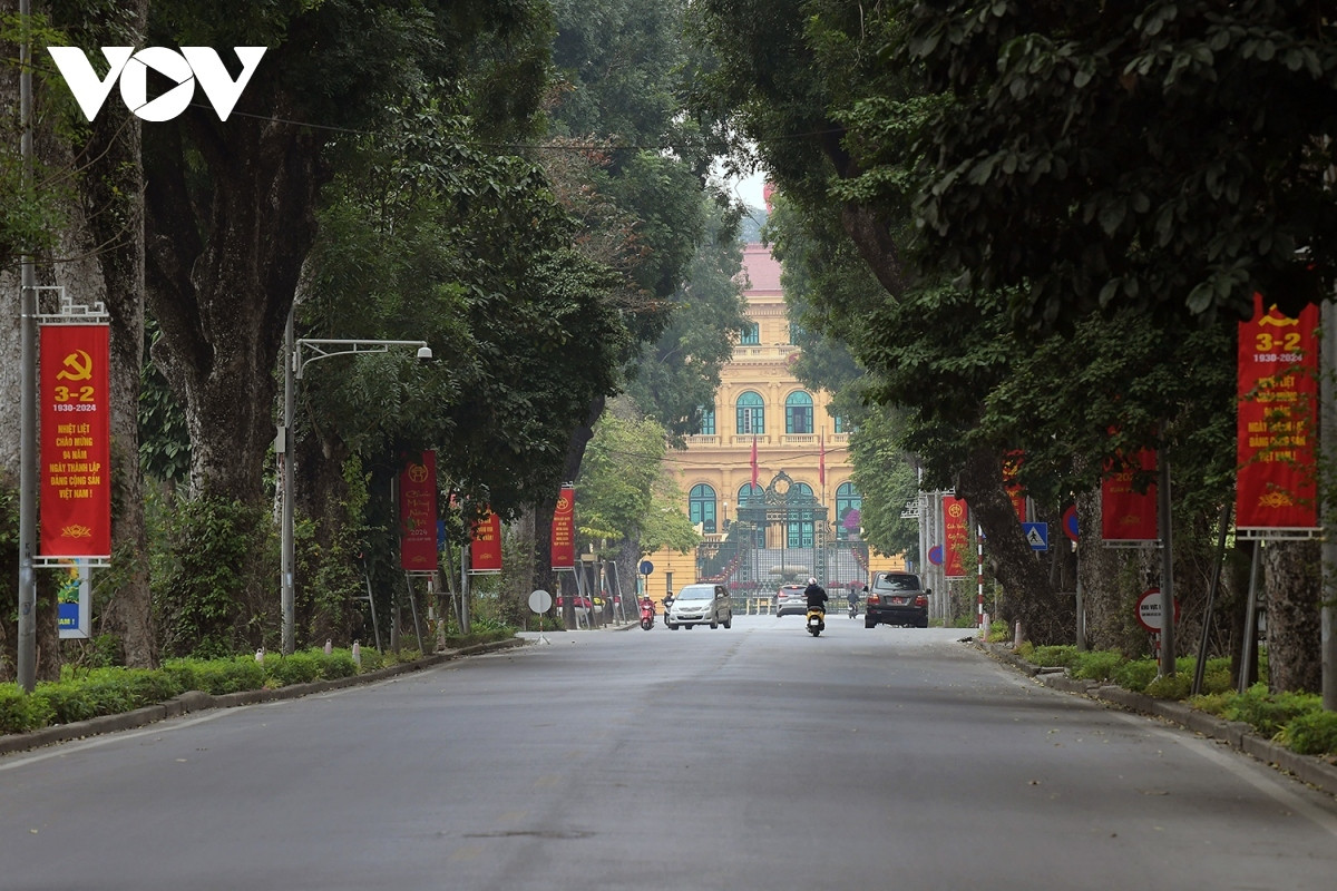 tranquil streets of hanoi on first day of tet picture 3