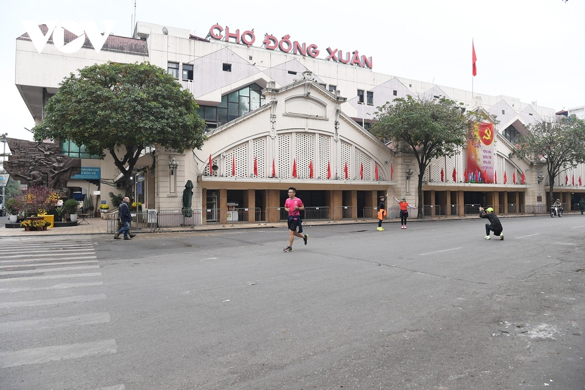 tranquil streets of hanoi on first day of tet picture 6