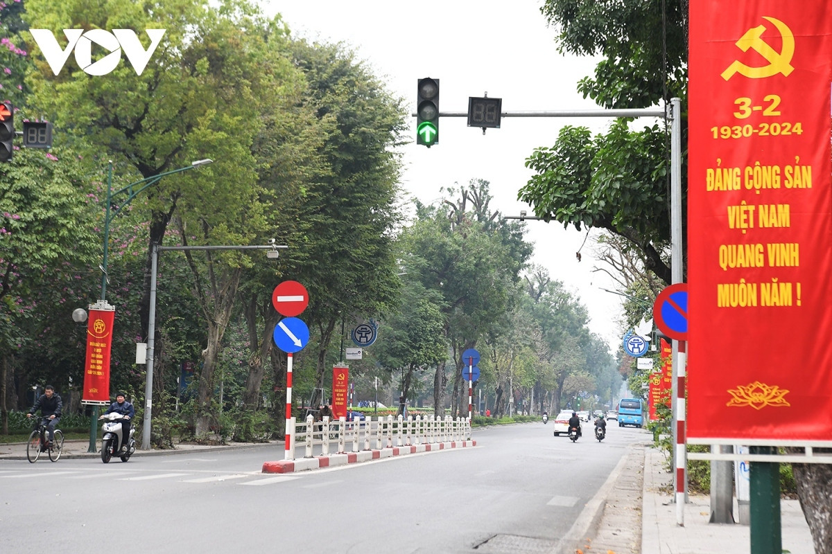 tranquil streets of hanoi on first day of tet picture 8