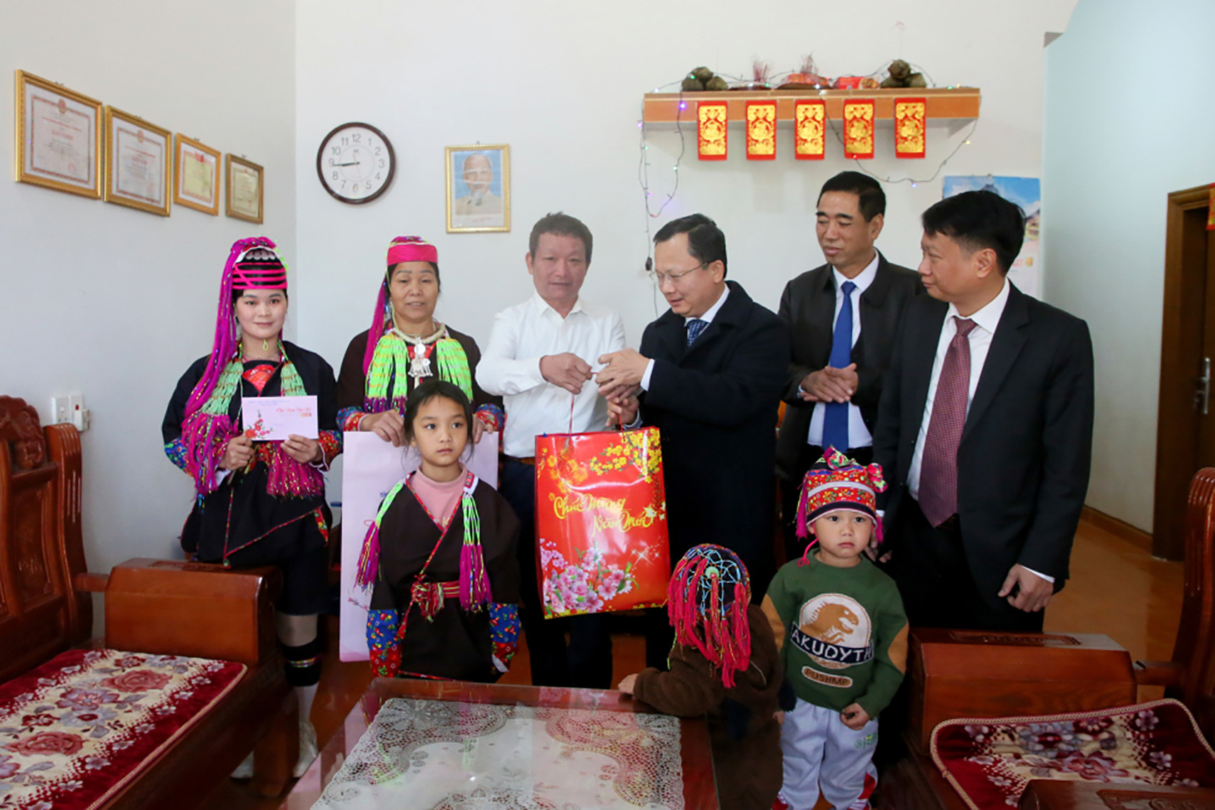 2180901 ct huy chuc tet mcai 1 14063211.jpeg