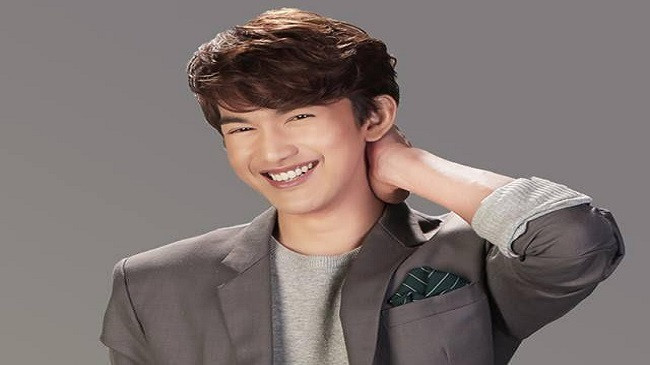 Mẹ oà khóc vì không nhận ra con trai sau khi phẫu thuật thẩm mỹ