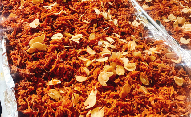 Hanoi's youths keep Tet spirit in style hinh anh 2