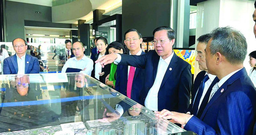 HCMC promotes ​economic diplomacy, calling for investment