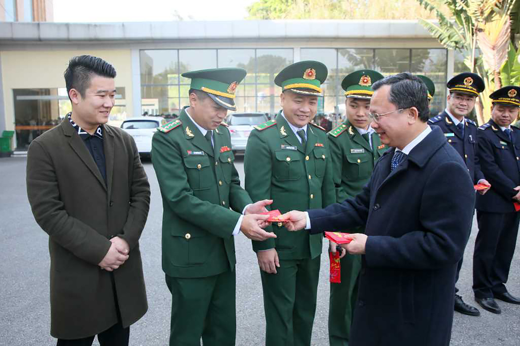 lì xì đầu năm.jpeg