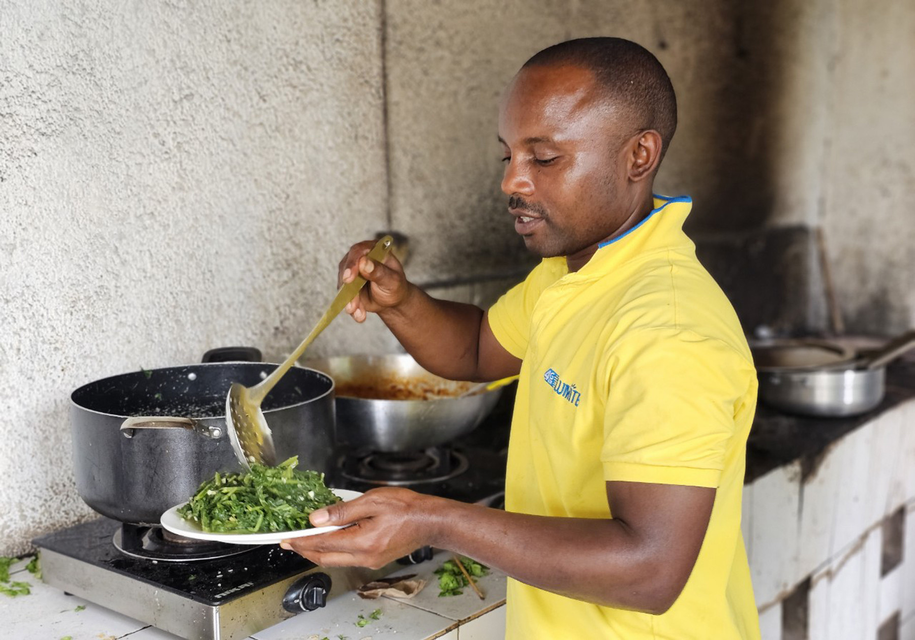 nhan vien lumitel.jpg