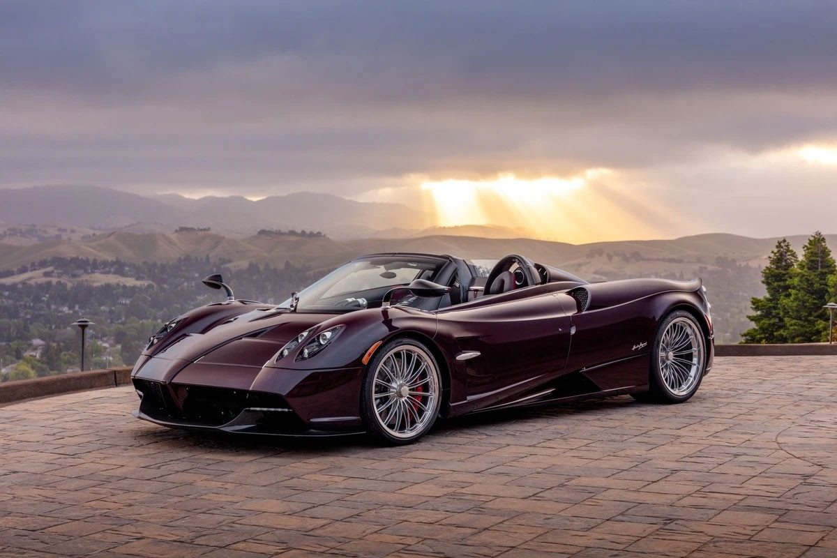 Chiếc siêu xe Pagani Huayra Roadster đặc biệt đã lăn bánh 68.000km