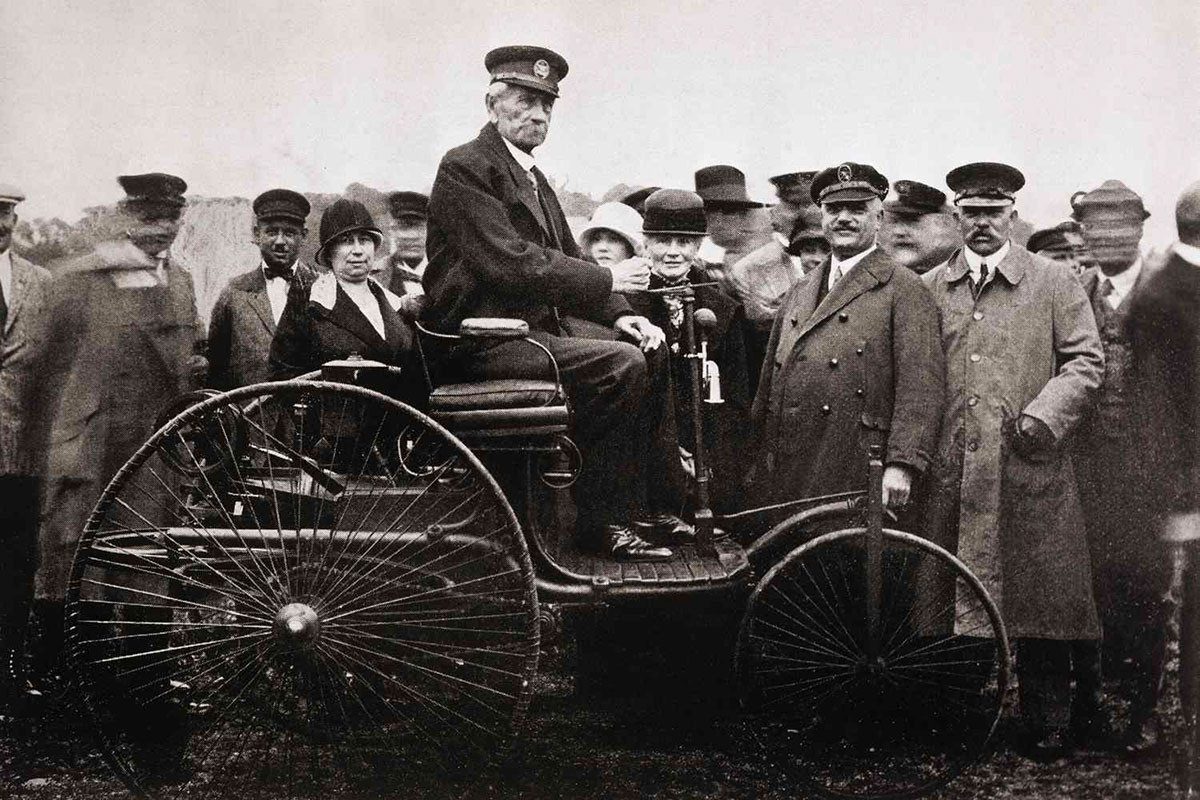 Karl Benz phát minh ra chiec xe sư dung dong co otto.jpg