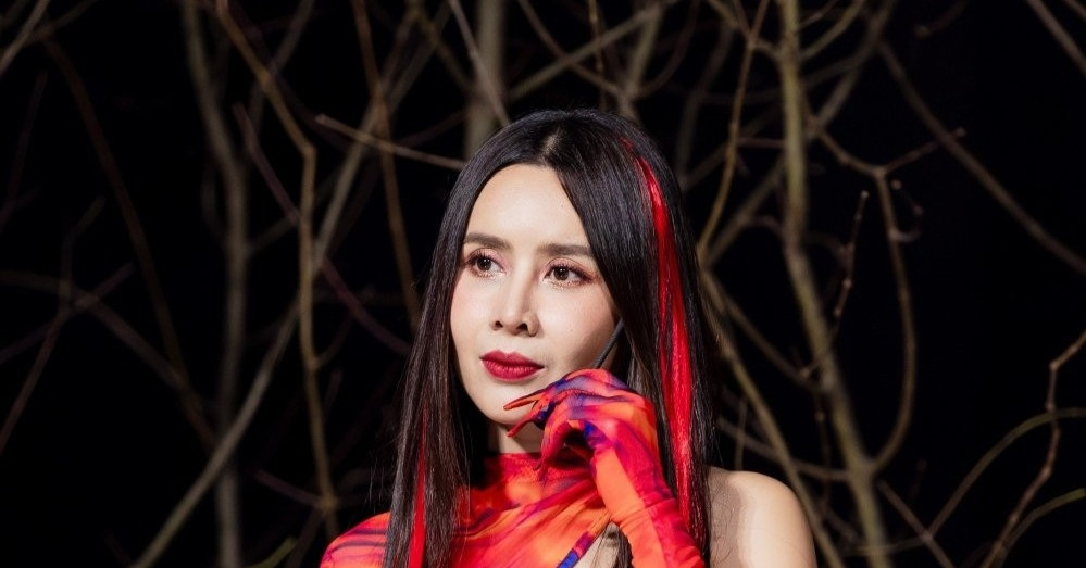View - Mỹ Linh hát về tình mẫu tử, Lưu Hương Giang nhảy bốc lửa đến khó tin tại Tết đẹp