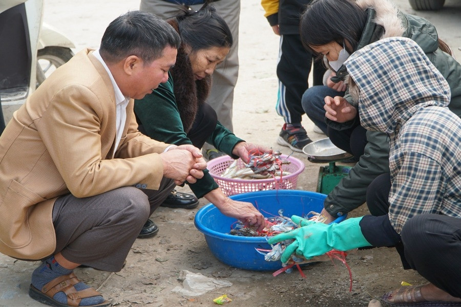 Ra khơi đầu năm ngư dân trúng đậm, cá khoai 1 triệu đồng/kg