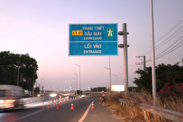 Chặn lối vào cao tốc Phan Thiết - Dầu Giây do tai nạn liên hoàn