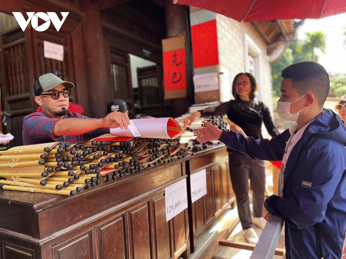 spring calligraphy festival gets underway in hanoi picture 10