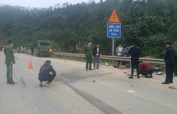 4 thanh thiếu niên đi xe máy tử vong sau tai nạn trên cao tốc Nội Bài - Lào Cai