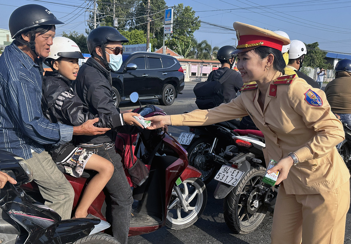 csgt vinh long 3.jpg