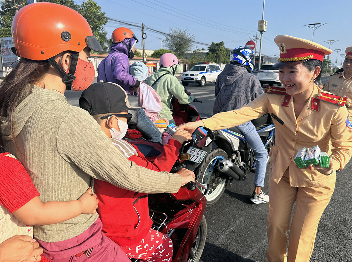 csgt vinh long.jpg
