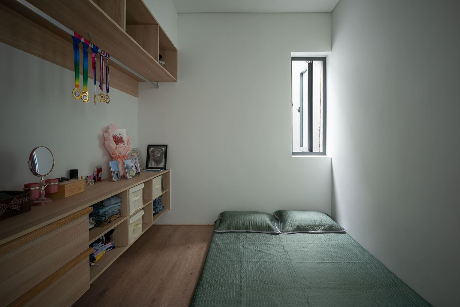 Phòng ngủ nào cũng tận dụng được ánh sáng và không khí tự nhiên vào bên trong.