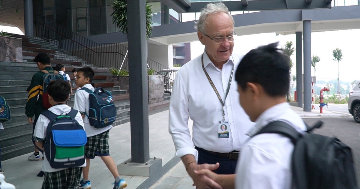 Teacher Ian Wilson and his rural Vietnamese students