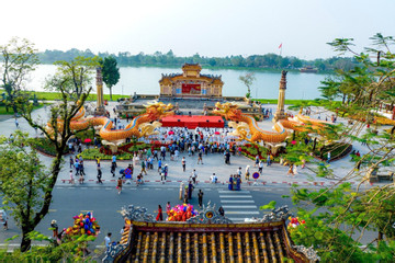 Ba ngày mở cửa miễn phí, du lịch Thừa Thiên Huế 'bội thu' khách dịp Tết