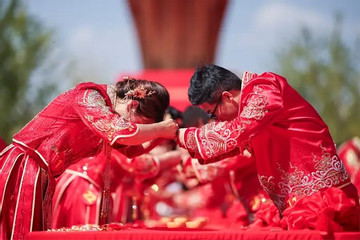 Phong trào kết hôn ở Trung Quốc khởi sắc trong xu hướng 'săn Rồng con'