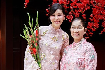 Siêu mẫu Minh Tú thực hiện ước mơ của mẹ dịp đầu năm mới