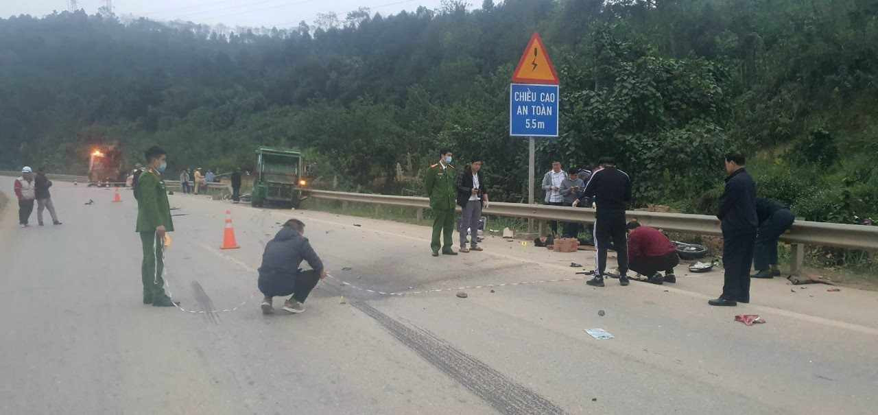 Bản tin sáng 15/2: 4 thanh thiếu niên đi xe máy tử vong sau tai nạn trên cao tốc