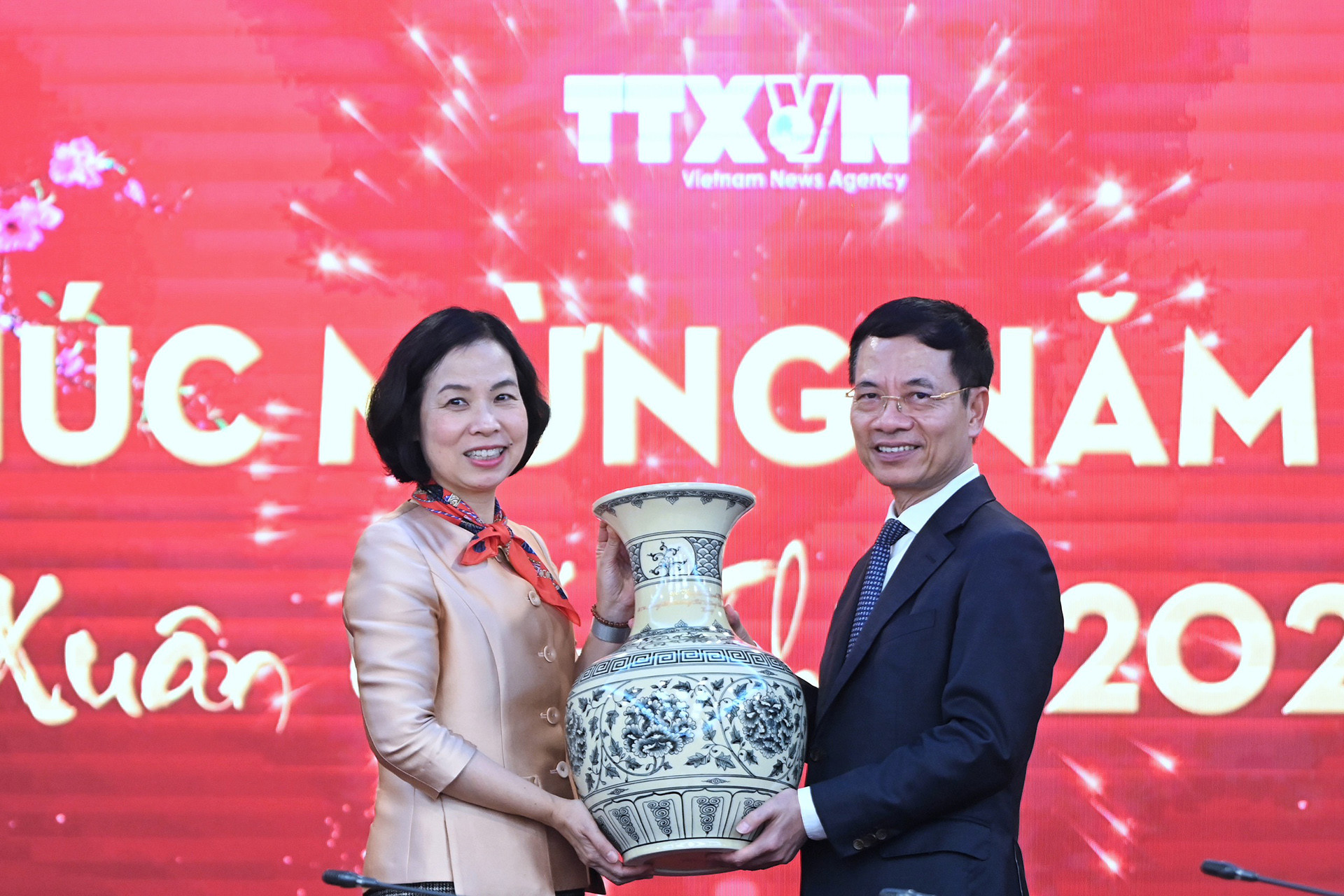 View - Bộ trưởng Bộ Thông tin và Truyền thông Nguyễn Mạnh Hùng chúc Tết tại TTXVN