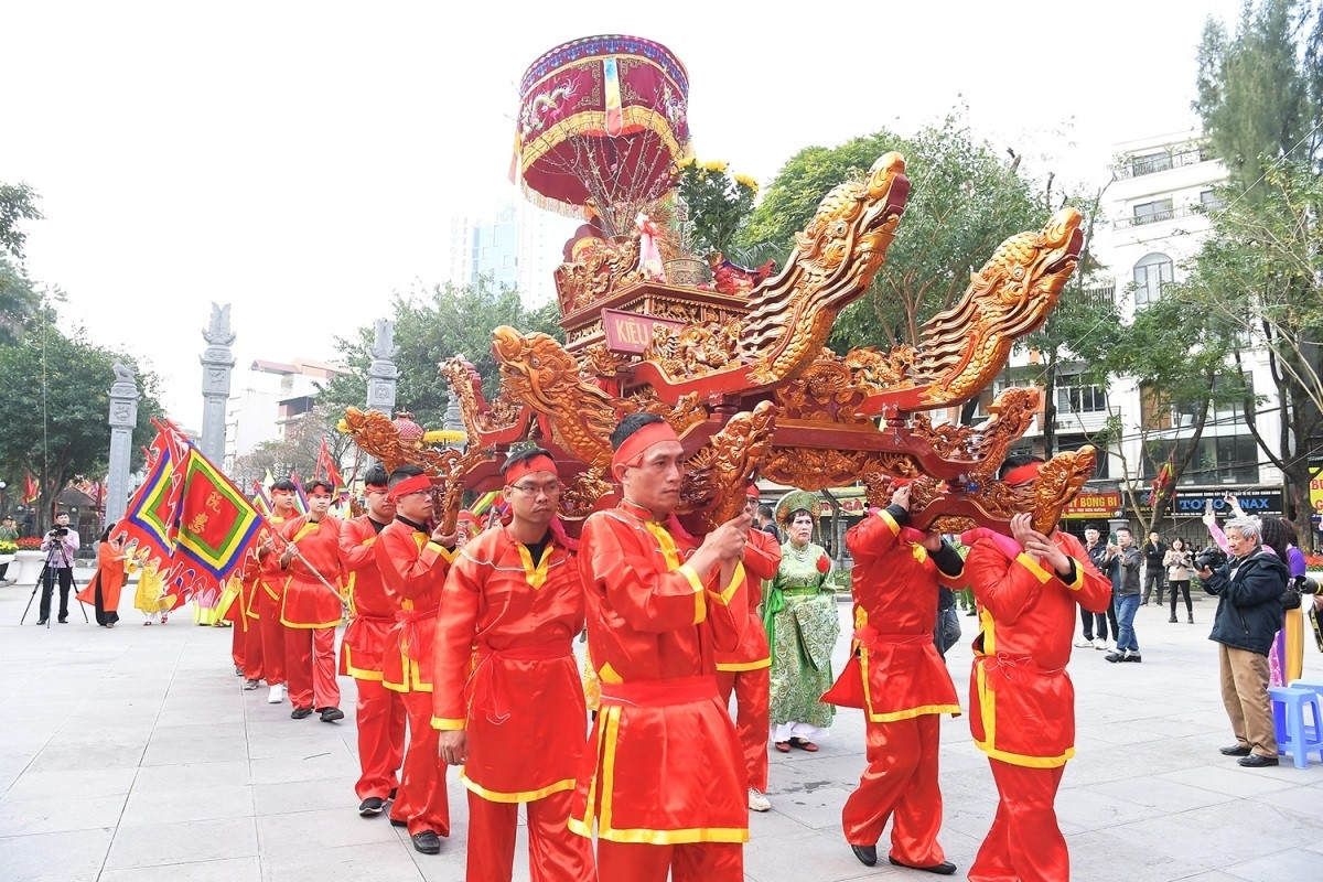 Thousands attend Dong Da festival in memory of King Quang Trung